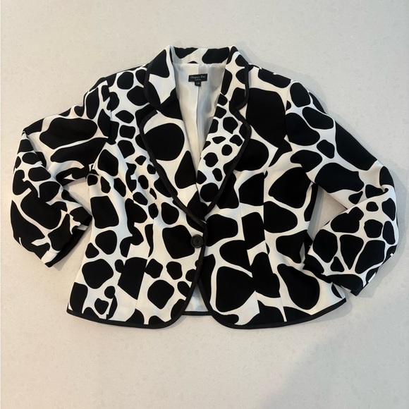 Chic Chapter One Black & Ivory Animal Print Blazer - Size 12 Petite - Picture 3 of 9